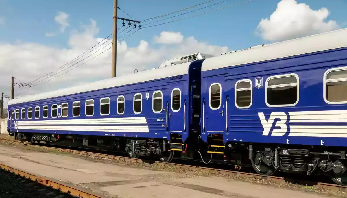 Зеленський анонсував програму УЗ-3000: три тисячі безоплатних кілометрів для подорожей Україною Зеленський анонсував програму УЗ-3000: три тисячі безоплатних кілометрів для подорожей Україною