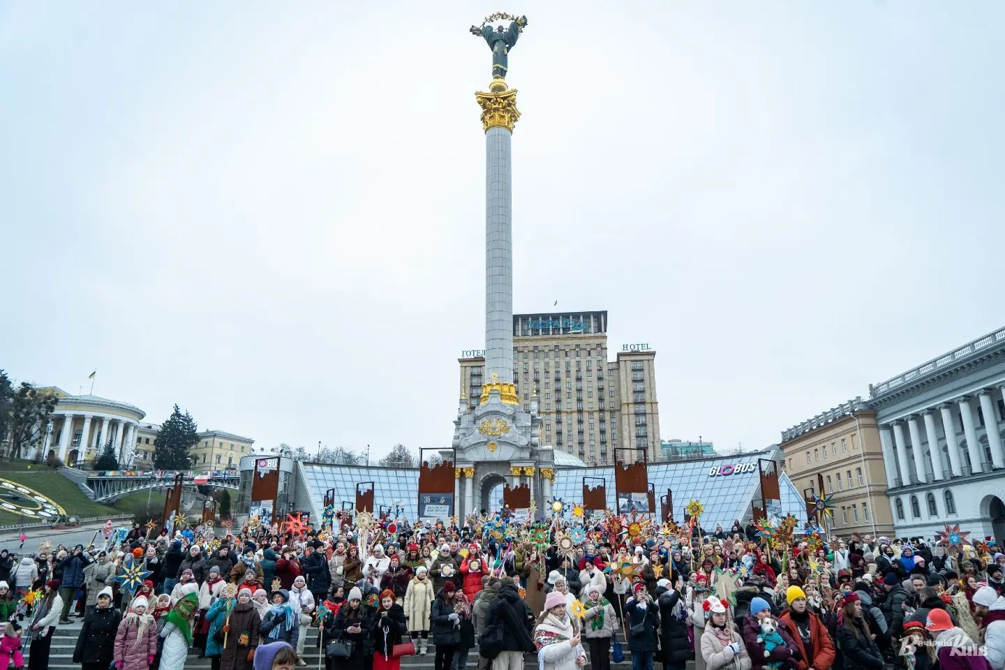 Різдвяна хода у Києві: сотні людей вшанували полеглих захисників України