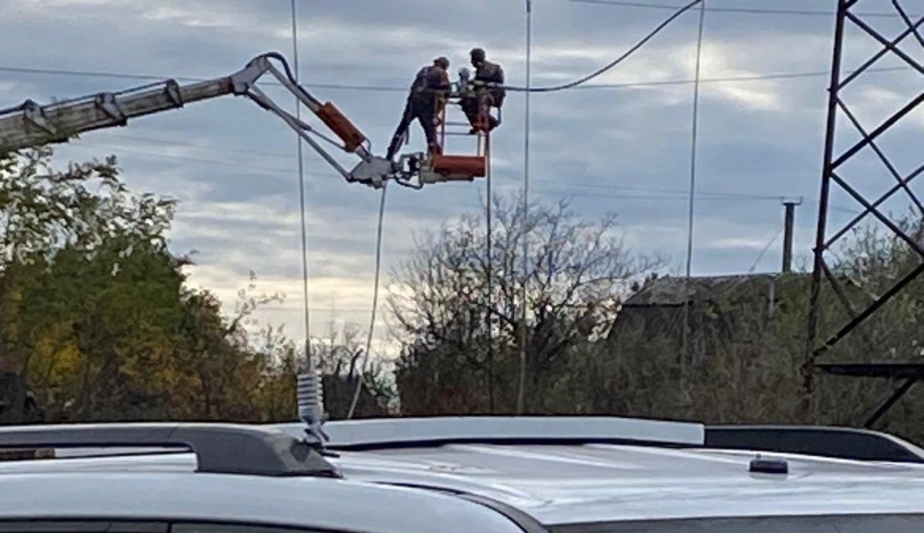 Енергетична безпека ЗАЕС: українські фахівці розпочали відновлення резервної лінії під наглядом МАГАТЕ Енергетична безпека ЗАЕС: українські фахівці розпочали відновлення резервної лінії під наглядом МАГАТЕ