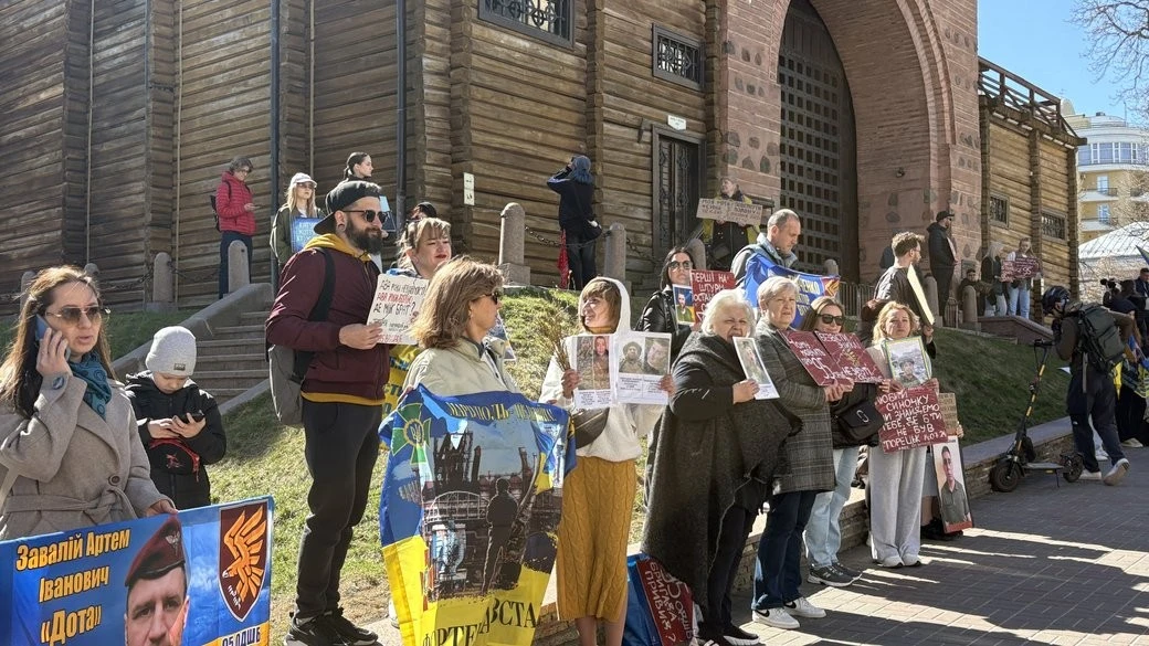 «Мовчання вбиває»: Київ вкотре нагадав про тисячі українців у російських катівнях «Мовчання вбиває»: Київ вкотре нагадав про тисячі українців у російських катівнях