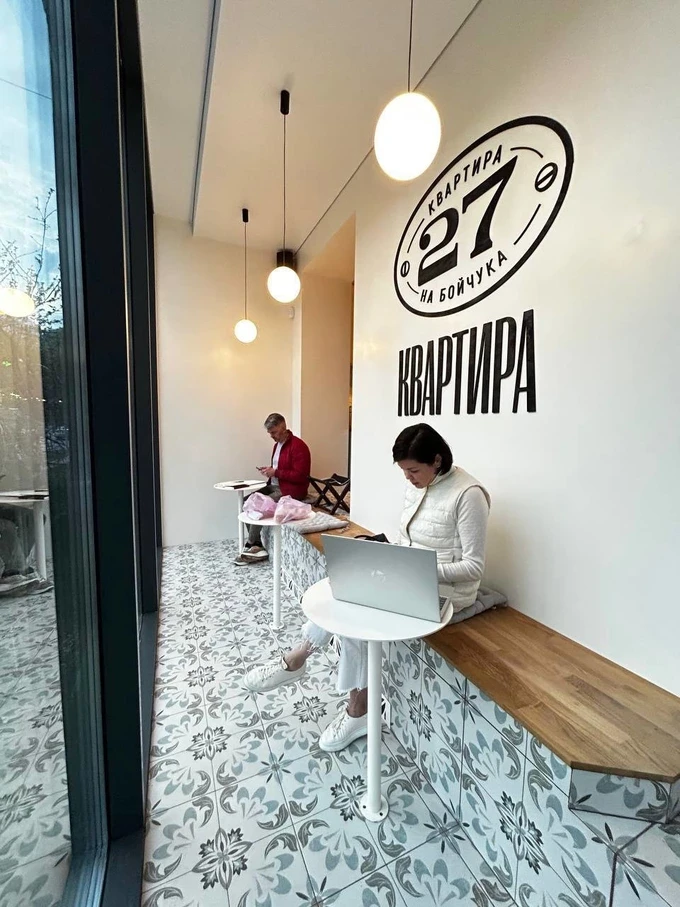 Атмосфера Печерська 90-х: на Бойчука відкривається нове необістро