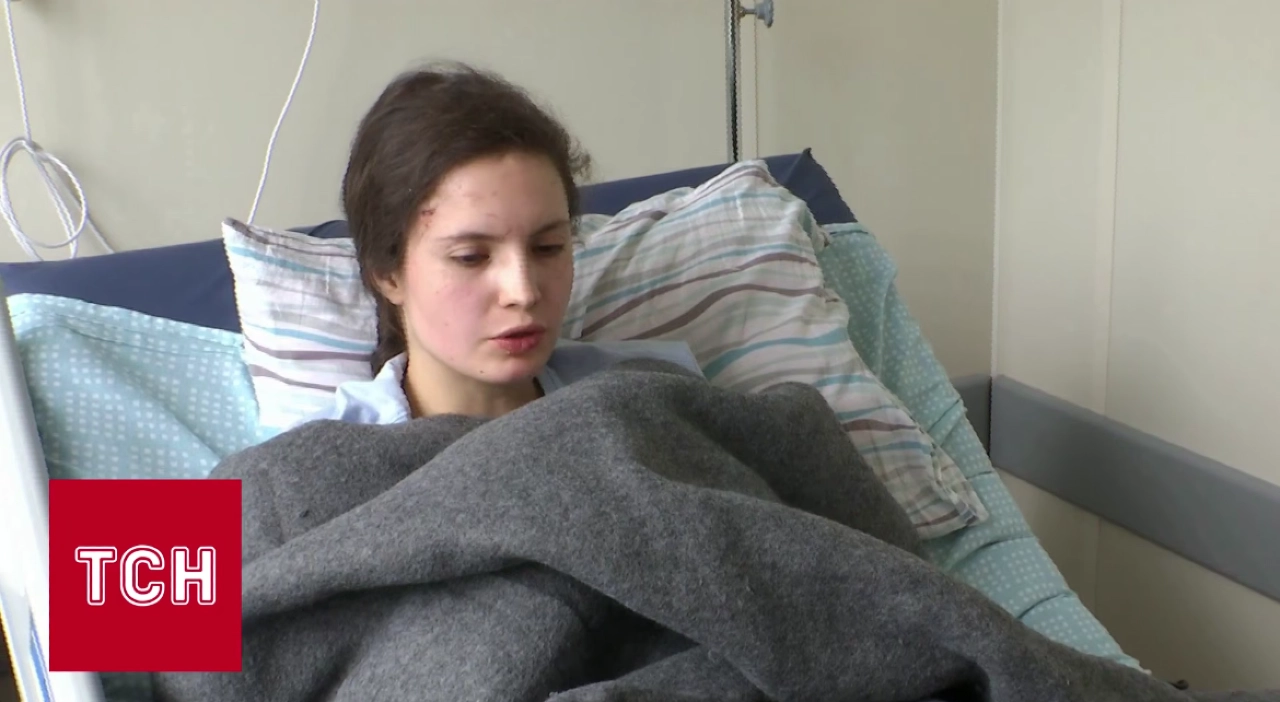 Вижила після падіння з дев’ятого поверху під час ракетного удару: історія 23-річної співачки Вероніки Осінцевої