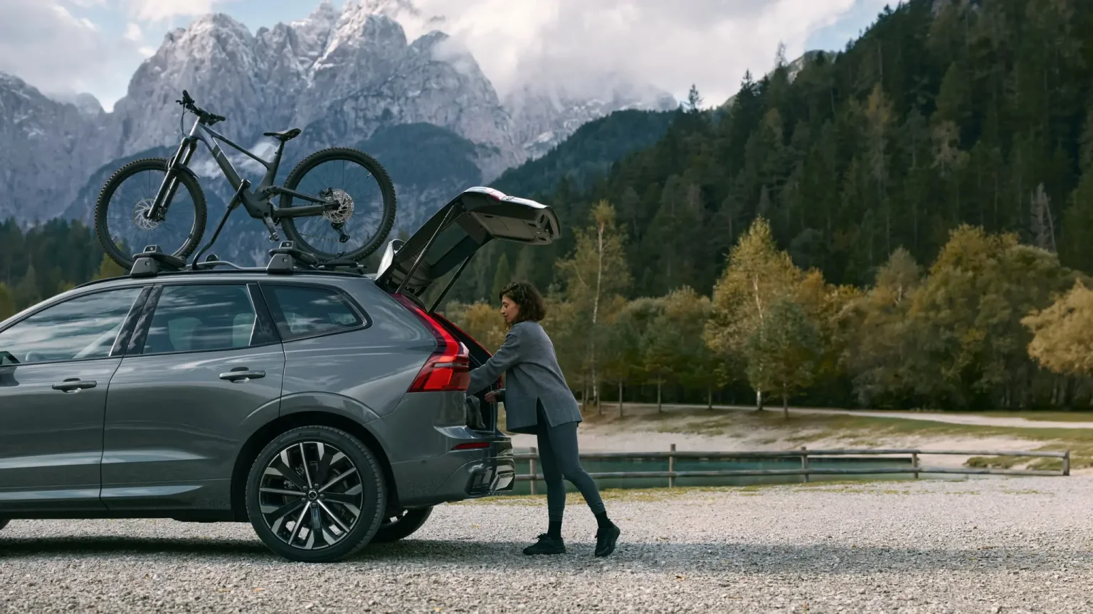 Volvo XC60: універсальний кросовер з фокусом на баланс керованості та комфорту