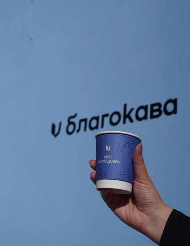 У монастирському дворику запрацювала кав’ярня, що фінансує оборону України