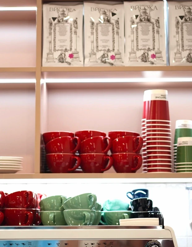 Нова кав’ярня Pantone Coffee запрацювала на Печерську