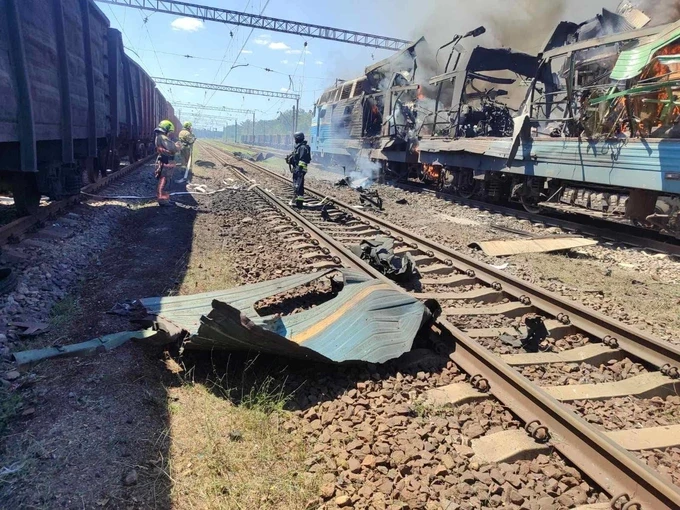 Російські війська атакували поїзди у двох областях України